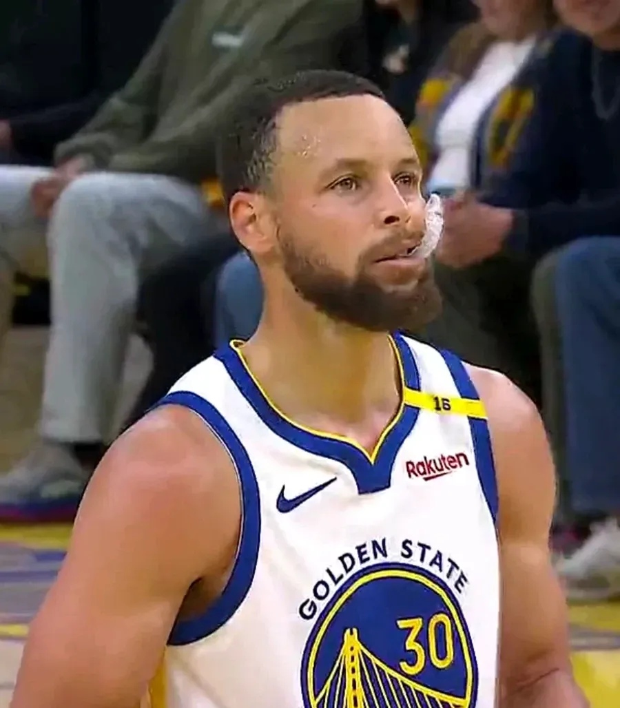 KAIYUN-库里迎来二十赛季高光表现，公牛球迷沸腾！的简单介绍