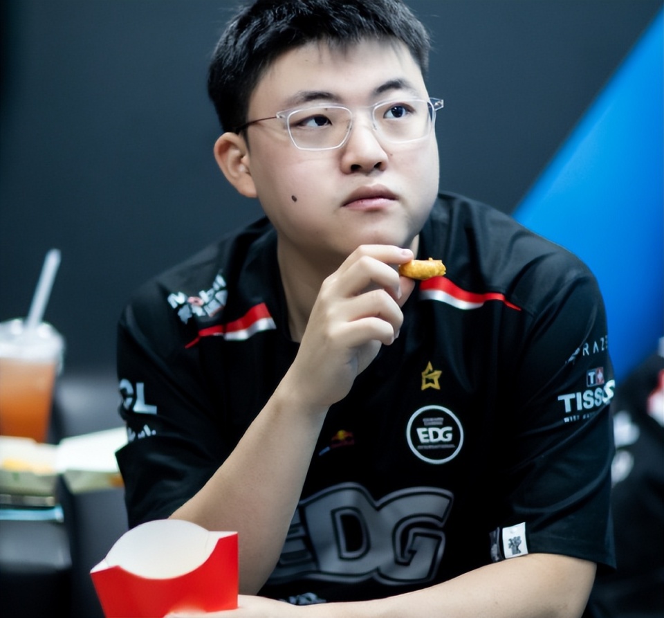 开云-Uzi爆冷击败巴黎圣日耳曼，回归赛场引爆全场！的简单介绍